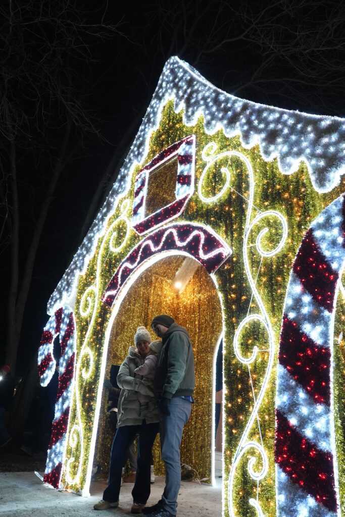 The 9 most dazzling holiday light displays in Des Moines
