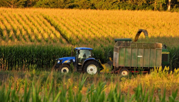 Iowa farmers bridge generational gap through mentorship program